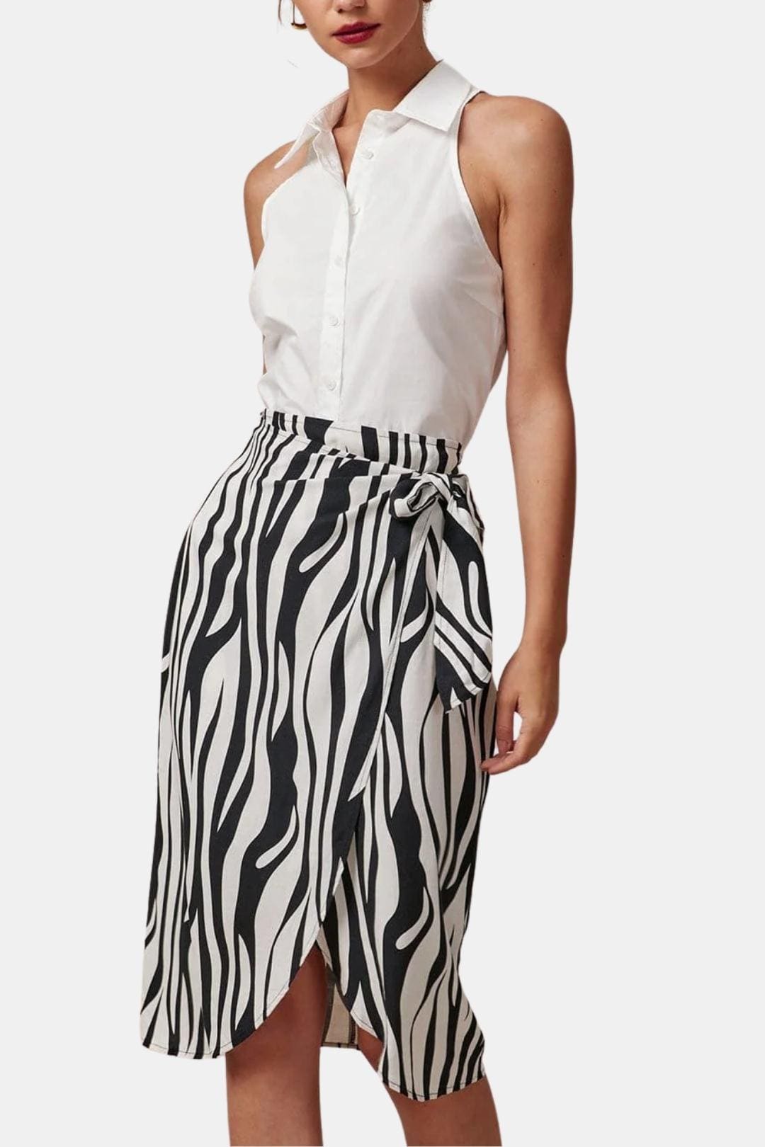 Evadne – Collared Button-Up Sleeveless Shirt in White